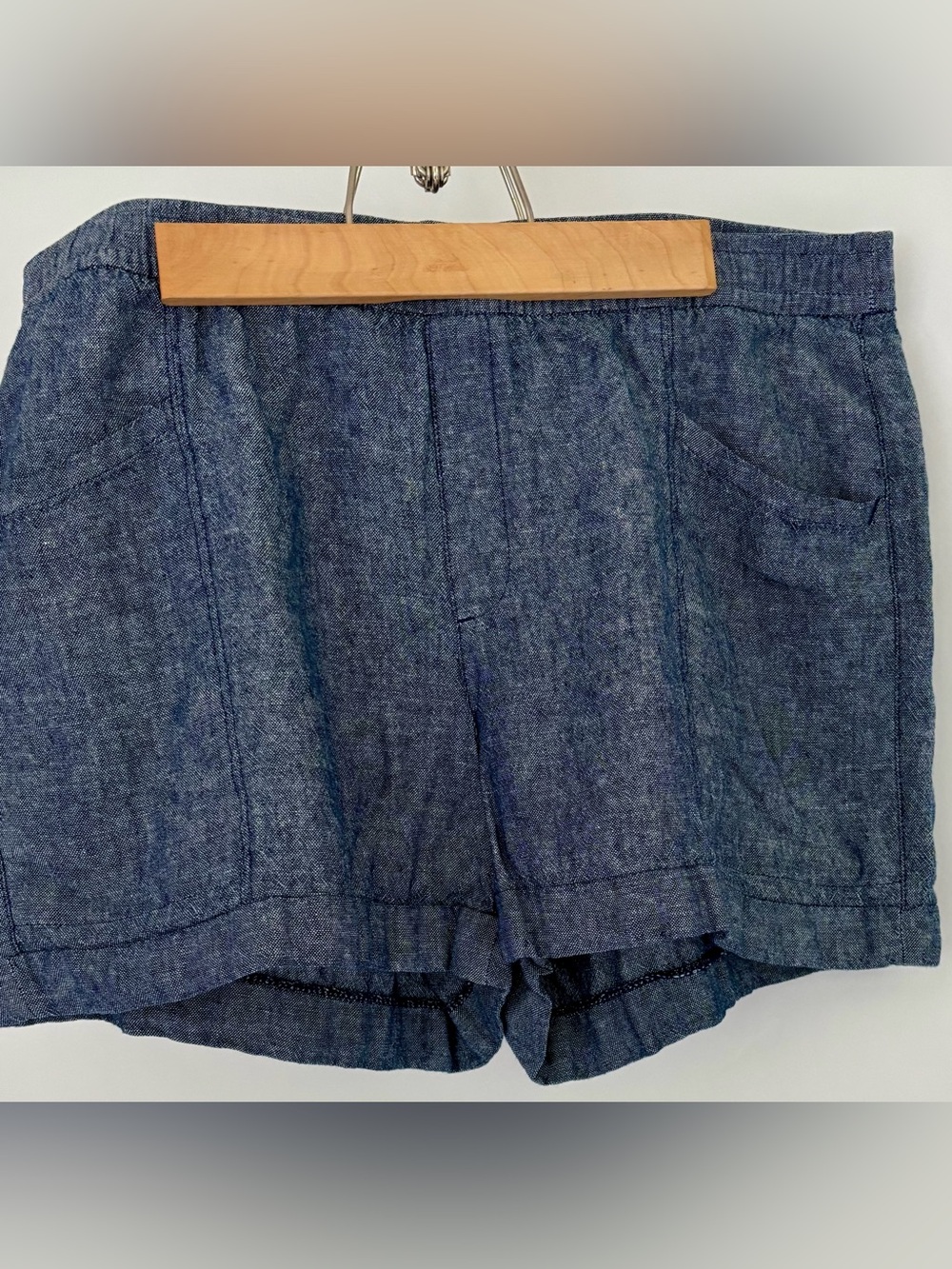 Old Navy, large,Women’s Blue Chambray Pull-On Shorts, linen/ rayon